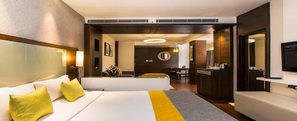 Hotel The The Grand Magrath Bangalore Eksteriør billede